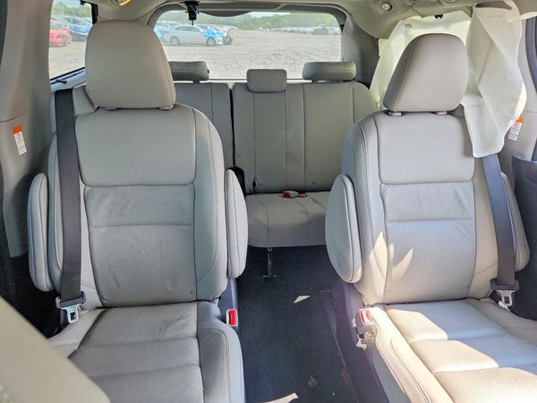 2017 TOYOTA SIENNA