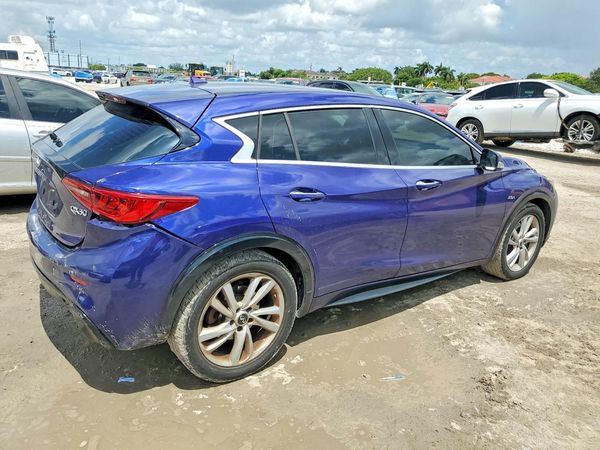 2017 INFINITI QX30