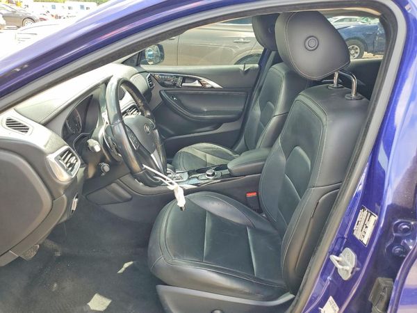 2017 INFINITI QX30