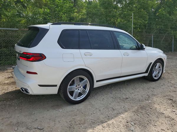2025 BMW X7 Alpina XB7