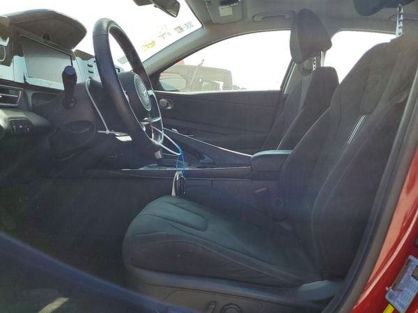 2022 HYUNDAI ELANTRA SEL w/ Premium Pkg