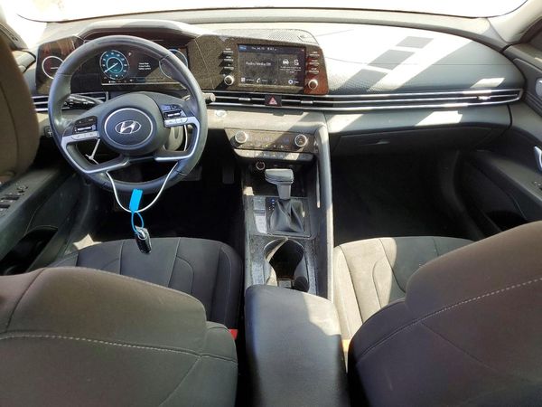 2022 HYUNDAI ELANTRA SEL w/ Premium Pkg