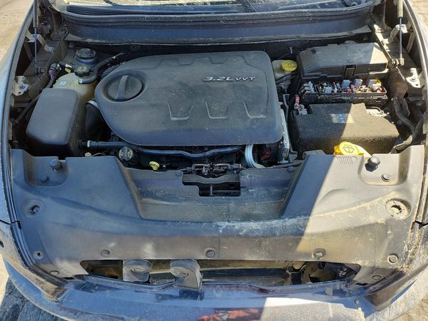 2014 JEEP CHEROKEE Latitude — Engine bay