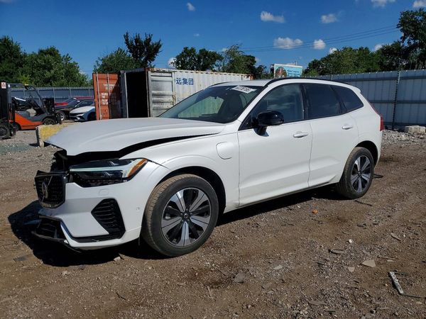 2024 VOLVO XC60 Plus Dark