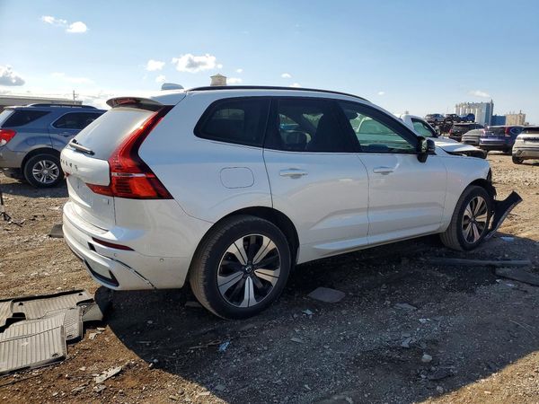2024 VOLVO XC60 Plus Dark