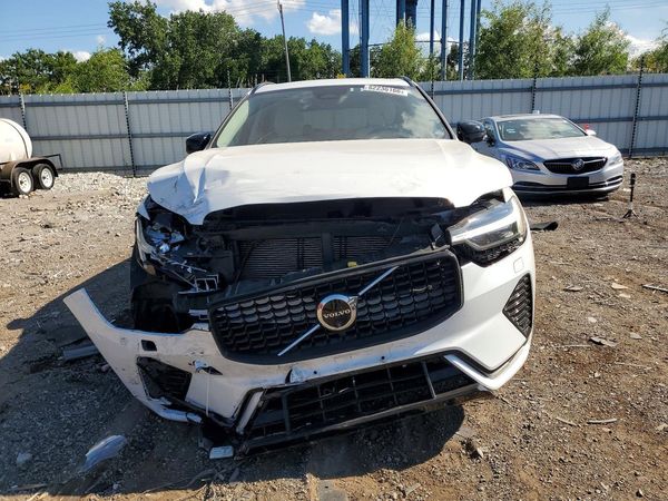2024 VOLVO XC60 Plus Dark