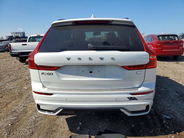 2024 VOLVO XC60 Plus Dark