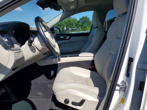 2024 VOLVO XC60 Plus Dark