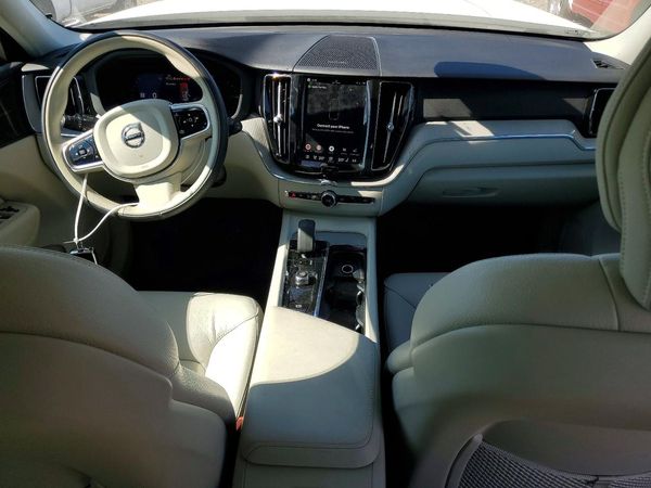 2024 VOLVO XC60 Plus Dark