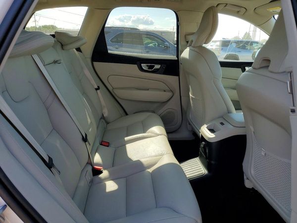 2024 VOLVO XC60 Plus Dark