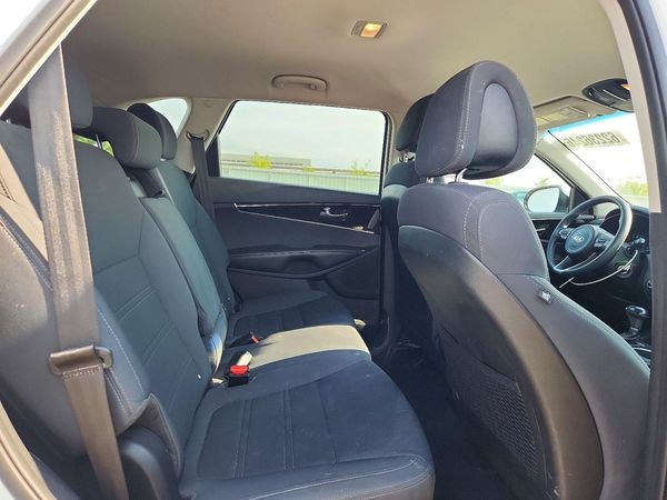 2017 KIA SORENTO L, LX