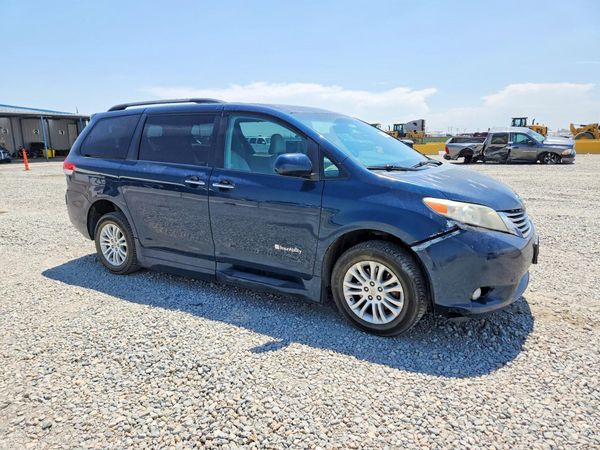 2012 TOYOTA SIENNA