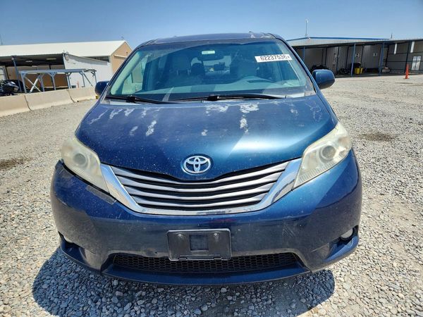 2012 TOYOTA SIENNA