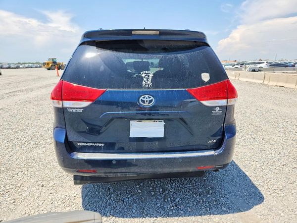 2012 TOYOTA SIENNA