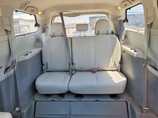2012 TOYOTA SIENNA