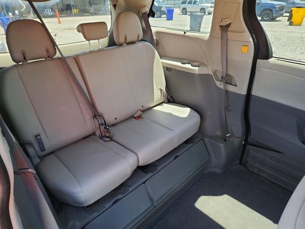2012 TOYOTA SIENNA