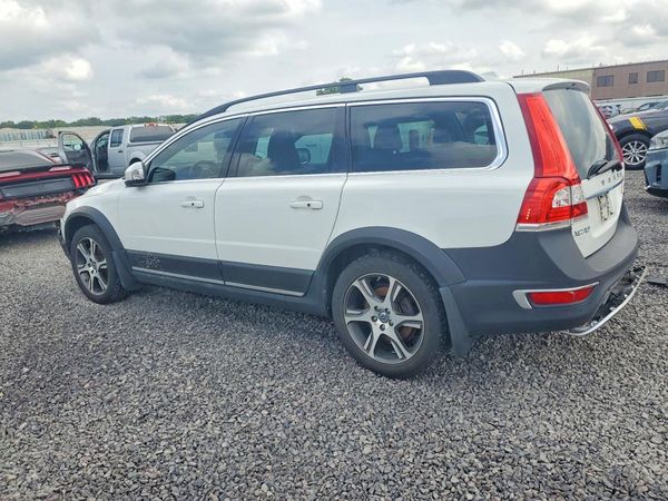 2015 VOLVO XC70 Premier (non R design)