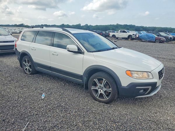 2015 VOLVO XC70 Premier (non R design)