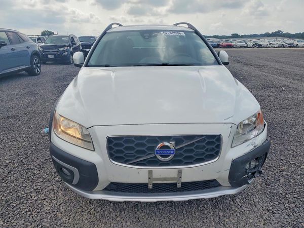 2015 VOLVO XC70 Premier (non R design)
