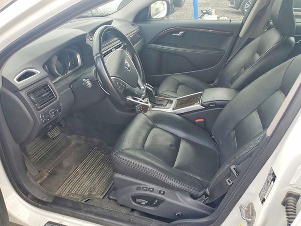 2015 VOLVO XC70 Premier (non R design)