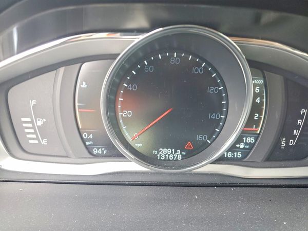 2015 VOLVO XC70 Premier (non R design)