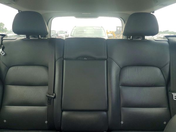 2015 VOLVO XC70 Premier (non R design)