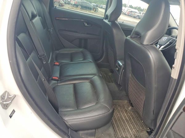 2015 VOLVO XC70 Premier (non R design)