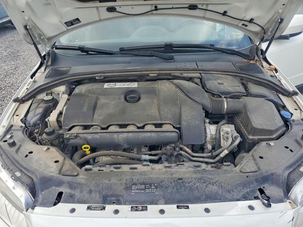 2015 VOLVO XC70 Premier (non R design)