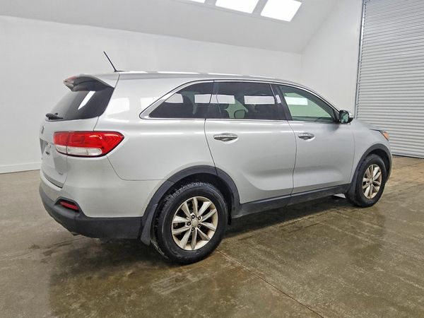 2016 KIA SORENTO L / LX