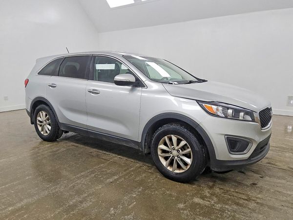 2016 KIA SORENTO L / LX