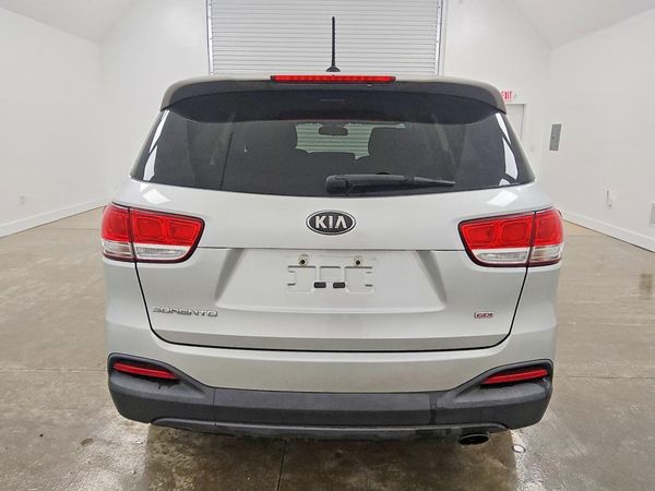 2016 KIA SORENTO L / LX