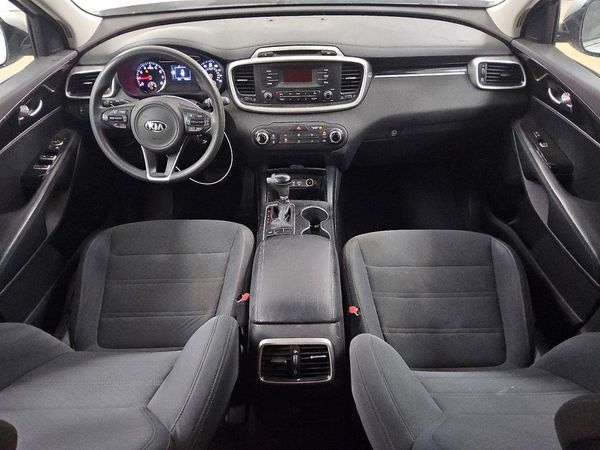 2016 KIA SORENTO L / LX