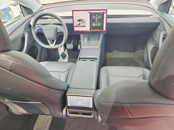 2026 TESLA MODEL Y