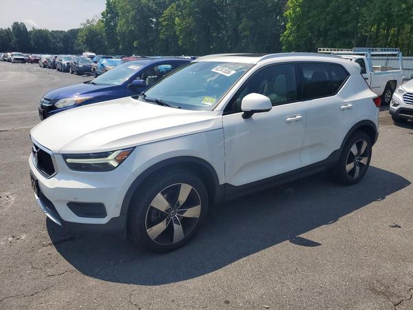 2019 VOLVO XC40