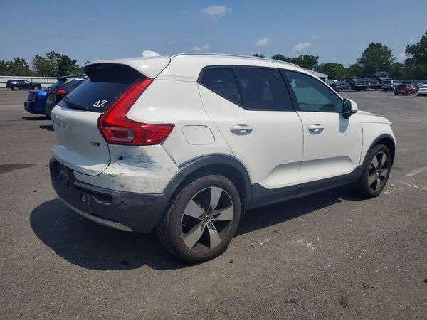 2019 VOLVO XC40