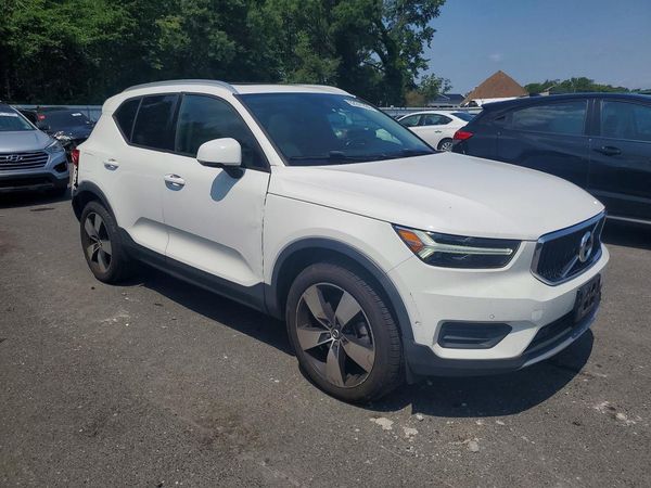 2019 VOLVO XC40