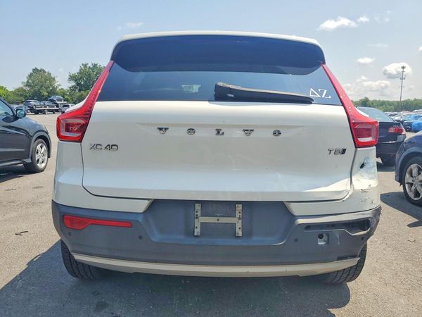 2019 VOLVO XC40