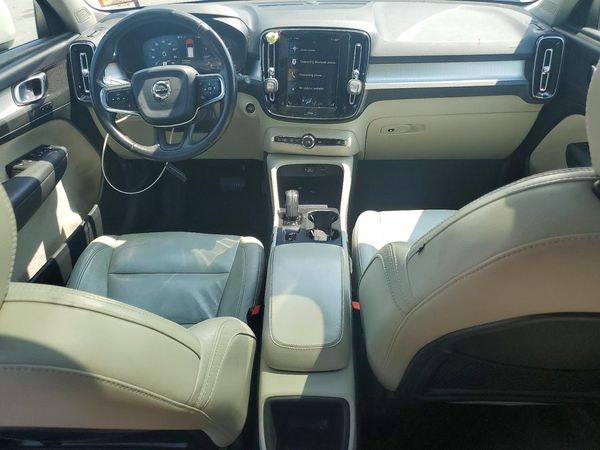 2019 VOLVO XC40