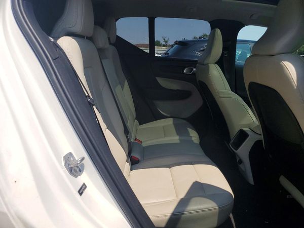 2019 VOLVO XC40