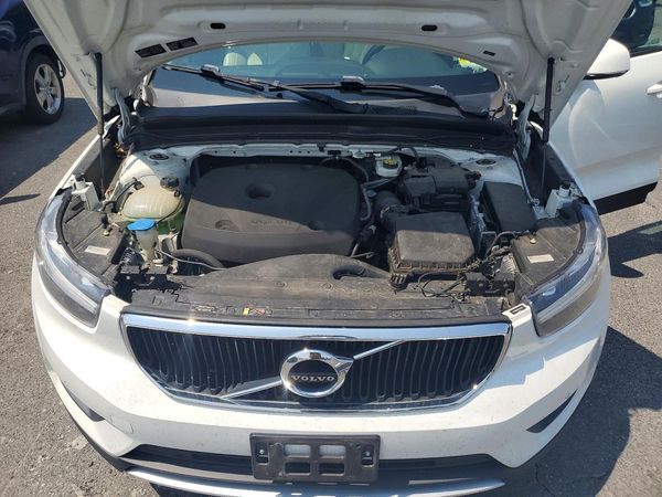 2019 VOLVO XC40