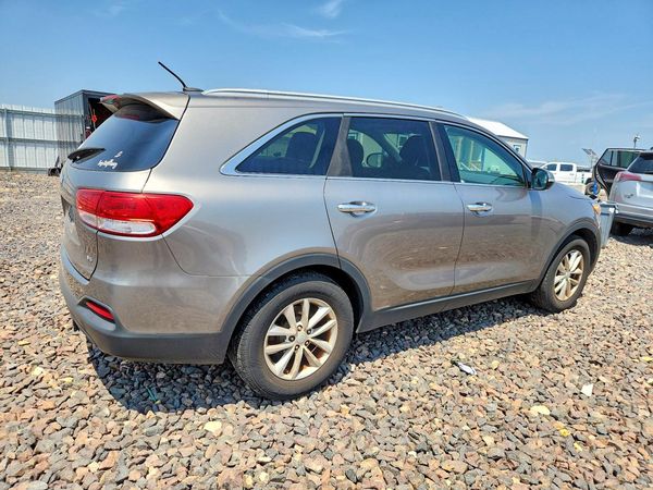 2017 KIA SORENTO L, LX