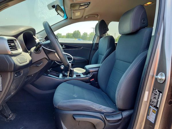 2017 KIA SORENTO L, LX