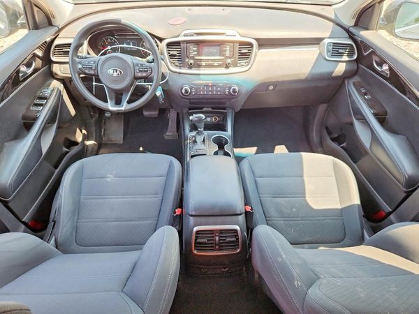2017 KIA SORENTO L, LX