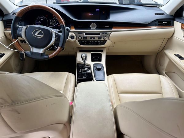2014 LEXUS ES 300h