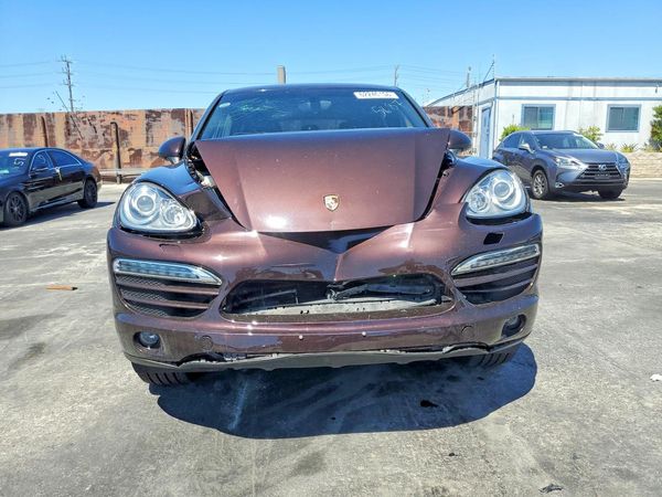 2014 PORSCHE CAYENNE
