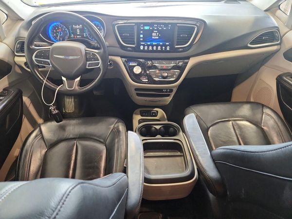 2017 CHRYSLER PACIFICA Touring L
