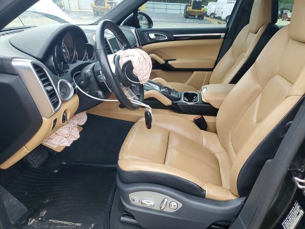 2018 PORSCHE CAYENNE Base / Platinum Edition