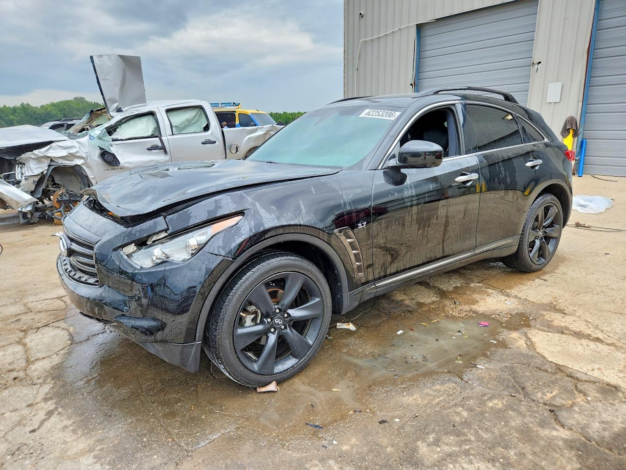 2015 INFINITI QX70