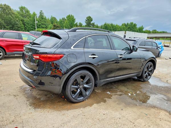 2015 INFINITI QX70