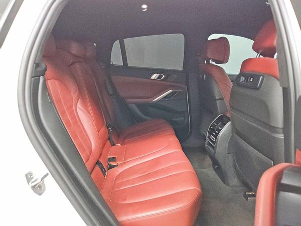 2021 BMW X6 M50i
